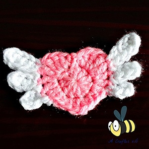Flying Heart Applique by @MazKwok | via I Heart Be Mine Appliqués - A LOVE Round Up by @beckastreasures | #crochet #pattern #hearts #kisses #valentines #love