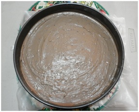 Chocolate Cheesecake - Step 6: Pour Mixture into Pan via @beckastreasures