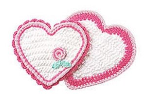 Sweet Heart Potholder and Dishcloth by @pinkmamboblog | via Be Mine Décor - A LOVE Round Up by @beckastreasures | #crochet #pattern #hearts #kisses #valentines #love