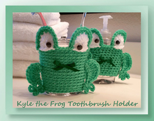 Kyle the Frog Toothbrush Holder by Cylinda of Crochet Memories | Featured on @beckastreasures Saturday Link Party with @crochetmemories!