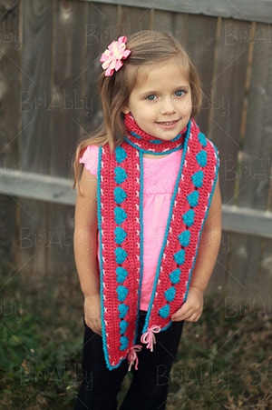Sweetheart Scarf by @briabbyhma | via I Heart Clothes - A LOVE Round Up by @beckastreasures | #crochet #pattern #hearts #kisses #valentines #love