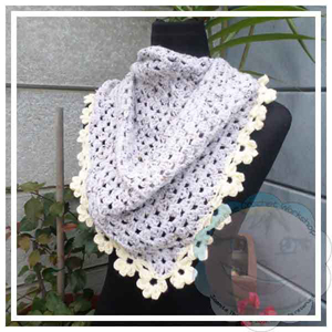 Granny Mini Shawl (Scarflet) With Flowers by Joanita of Creative Crochet Workshop | Featured on @beckastreasures Saturday Link Party with @CCWJoanita!