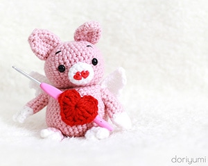 Big Heart CuPig by #Doriyumi | via I Heart Toys - A LOVE Round Up by @beckastreasures | #crochet #pattern #hearts #kisses #valentines #love