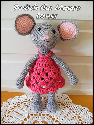 ​Dress for Twitch the Mouse - Free Crochet Pattern by #NeensCrochetCorner | Featured at Neen's Crochet Corner - Sponsor Spotlight Round Up via @beckastreasures | #fallintochristmas2016 #crochetcontest #spotlight #crochet #roundup