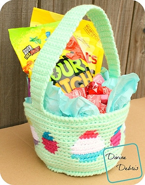 Tapestry Easter Basket | Featured at Tuesday Treasures #31 via @beckastreasures with @divinedebrisweb | #crochet