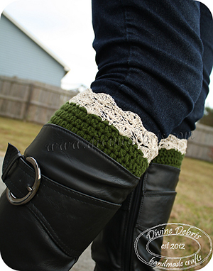 Eva Boot Cuffs - Free Crochet Pattern by @divinedebrisweb | Featured at Divine Debris - Sponsor Spotlight Round Up via @beckastreasures | #fallintochristmas2016 #crochetcontest #spotlight #crochet #roundup