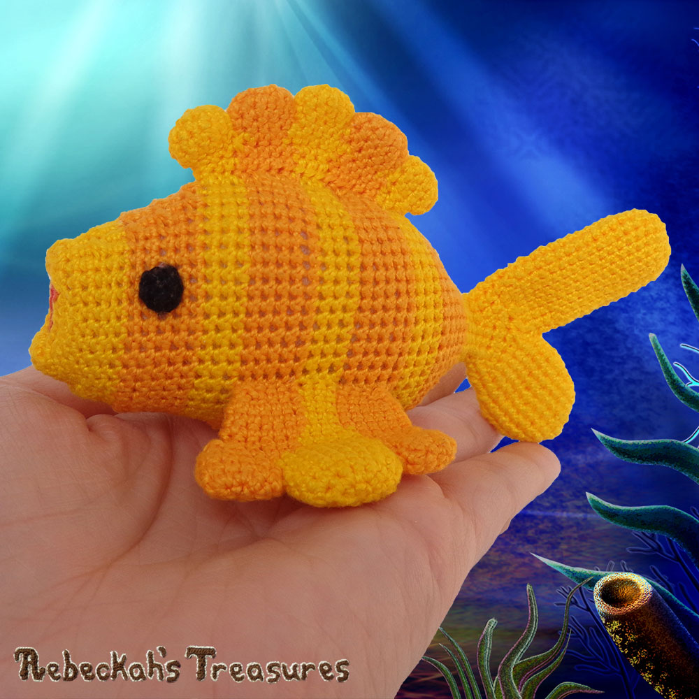 Goldfishy Amigurumi in the Palm of my Hand - LEFT View | Crochet Pattern by @beckastreasures | Will it be mirror decoration, part of a baby mobile or a cuddly toy? YOU get to decide!!! | | Available to purchase in my #Ravelry & Website shops, or as part of the April 2017 issue of @getstuffed - Get your copy today! | #crochet #pattern #goldfishy #fish #goldfish #amigurumi #GetStuffedMagazine