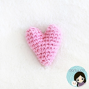 Little Valentine Heart by #Doriyumi | via I Heart Toys - A LOVE Round Up by @beckastreasures | #crochet #pattern #hearts #kisses #valentines #love
