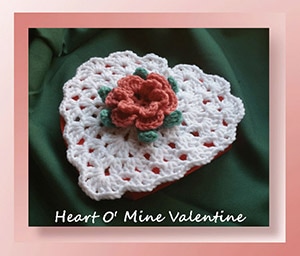 Heart O' Mine Valentine by @crochetmemories | via Be Mine Décor - A LOVE Round Up by @beckastreasures | #crochet #pattern #hearts #kisses #valentines #love