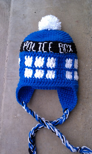 Police Box Beanie - Free Crochet Pattern by @SnappyTots Featured at Snappy Tots - Sponsor Spotlight Round Up via @beckastreasures | #fallintochristmas2016 #crochetcontest #spotlight #crochet #roundup 