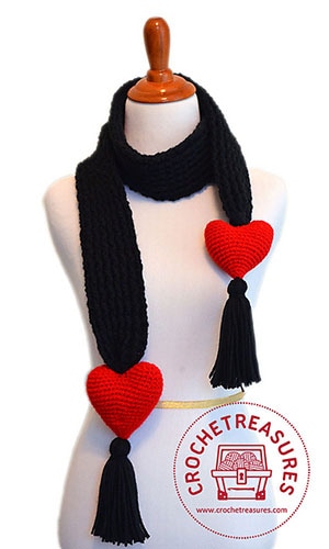 Lover's Knot Scarf by @anabelletracy | via I Heart Clothes - A LOVE Round Up by @beckastreasures | #crochet #pattern #hearts #kisses #valentines #love