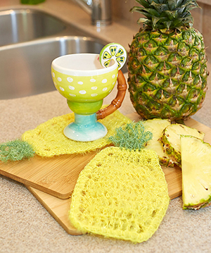 Pineapple Scrubby Dishcloth - Free Crochet Pattern by Carolyn Calderon | Featured at Red Heart - Sponsor Spotlight Round Up via @beckastreasures with @redheartyarns| #fallintochristmas2016 #crochetcontest #spotlight #crochet #roundup
