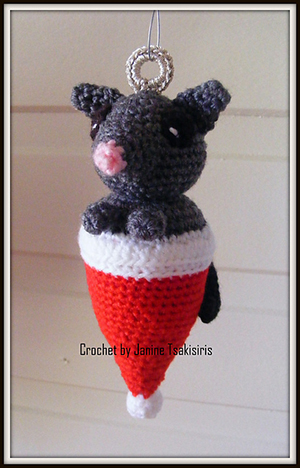 Christmas Critter Possum - Free Crochet Pattern by #NeensCrochetCorner | Featured at Neen's Crochet Corner - Sponsor Spotlight Round Up via @beckastreasures | #fallintochristmas2016 #crochetcontest #spotlight #crochet #roundup