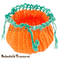 Open Pumpkin Treats Coin Purse by @beckastreasures | Free Crochet Pattern via A Designer's Potpourri Year-Long CAL with @countrywillow12, @crochetmemories, @Sherrys2boyz & @ArtofaDG for October 2016 | #pumpkin #crochet #purse #autumn | Join today!