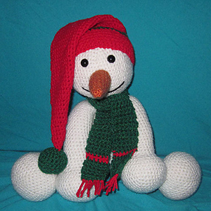 The Friendliest Snowman - Crochet Pattern by @melissaspattrns | Featured at Melissa's Crochet Patterns - Sponsor Spotlight Round Up via @beckastreasures | #fallintochristmas2016 #crochetcontest #spotlight #crochet #roundup