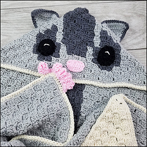 Sugar Glider Hooded Blanket - Crochet Pattern by @CheeryChameleon | Featured at The Cheerful Chameleon - Sponsor Spotlight Round Up via @beckastreasures | #fallintochristmas2016 #crochetcontest #spotlight #crochet #roundup