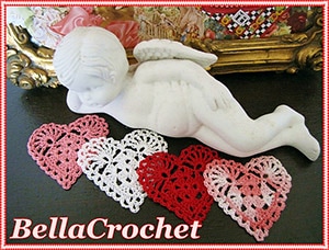 Sweetie Hearts Applique or Ornament by @bellacrochet | via Be Mine Décor - A LOVE Round Up by @beckastreasures | #crochet #pattern #hearts #kisses #valentines #love