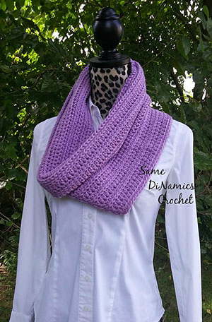 Winter Lilac Cowl | Friday Feature #14 via @beckastreasures with @samedinamics #crochet | See the latest designer features here: https://goo.gl/UIvoYx OR SIGN UP to get featured at Rebeckah's Treasures here: https://goo.gl/xjDP52 #crochet