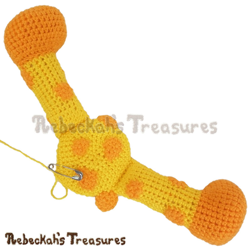 Giraffe legs attached to body! | Working on a Crochet Giraffe via @beckastreasures