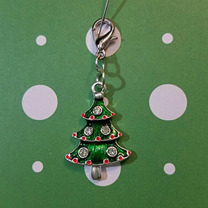 Green Christmas Tree - Enamel Crochet Stitch Marker by #DragonflyDutchess | Featured at Dragonfly Dutchess - Sponsor Spotlight Round Up via @beckastreasures | #fallintochristmas2016 #crochetcontest #spotlight #crochet #roundup