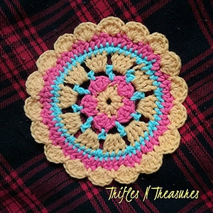 Spring Mandala | Featured at Tuesday Treasures #33 via @beckastreasures with @TriflsNTreasurs | #crochet