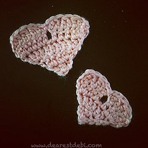 Heart Scraps Appliques by @dearestdebi | via I Heart Be Mine Appliqués - A LOVE Round Up by @beckastreasures | #crochet #pattern #hearts #kisses #valentines #love
