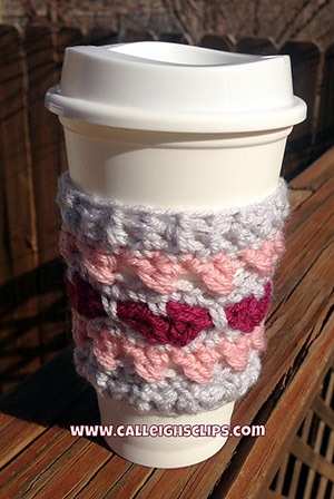 Cross Your Heart Coffee Cozy by @CalleighsClips | via Be Mine Coasters & Cozies - A LOVE Round Up by @beckastreasures | #crochet #pattern #hearts #kisses #valentines #love