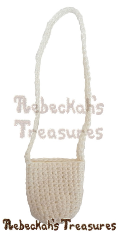 Large Cross-Body Treasure Bag | FREE crochet pattern via @beckastreasures | Crochet this bag for your mermaid fashion doll's great treasure-hunting adventures today! #barbie #crochet #bag