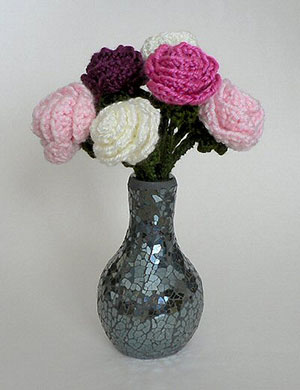 Basic Rose by @planetjune | via 20 #Free #Wedding #Crochet #Patterns Round Up by @beckastreasures | #bride #love