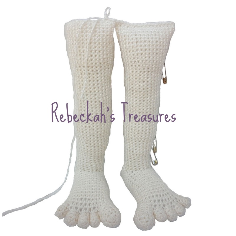 WIP Crochet Amigurumi Dolly by Rebeckah's Treasures ~ Closing off legs