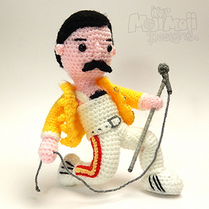 Ready Freddie Go - Free Crochet Pattern by @MojiMojiDesign | Featured at Moji-Moji Design - Sponsor Spotlight Round Up via @beckastreasures | #fallintochristmas2016 #crochetcontest #spotlight #crochet #roundup