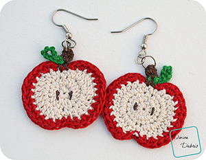 Apple and Pumpkin Earrings - Free Crochet Pattern by @divinedebrisweb | Featured at Divine Debris - Sponsor Spotlight Round Up via @beckastreasures | #fallintochristmas2016 #crochetcontest #spotlight #crochet #roundup