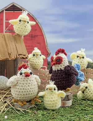 Hens, Rooster and Chicks | 2017 Year of the Rooster Crochet Pattern Round Up by @beckastreasures with @MKCrochet