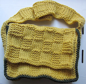 Basketweave Mini Messenger Bag - Free Crochet Pattern by @ucrafter | Featured at Underground Crafter - Sponsor Spotlight Round Up via @beckastreasures | #fallintochristmas2016 #crochetcontest #spotlight #crochet #roundup