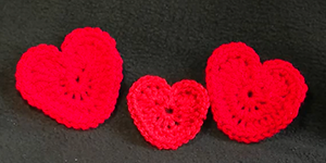 Be My Valentine Heart Crochet Tutorial by @bobwilson123 | via I Heart Be Mine Appliqués - A LOVE Round Up by @beckastreasures | #crochet #pattern #hearts #kisses #valentines #love