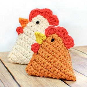 Little Chick Bean Bag | 2017 Year of the Rooster Crochet Pattern Round Up by @beckastreasures with @petalstopicots