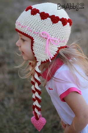Sweetheart Hat by @briabbyhma | via I Heart Hats - A LOVE Round Up by @beckastreasures | #crochet #pattern #hearts #kisses #valentines #love