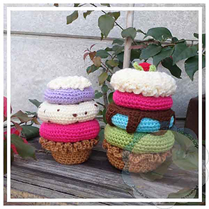 Amigurumi Donut Stacked Sundae - Free Crochet Pattern by @CCWJoanita | Featured at Creative Crochet Workshop - Sponsor Spotlight Round Up via @beckastreasures | #fallintochristmas2016 #crochetcontest #spotlight #crochet #roundup