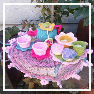 Flower Garden Tea Set - Crochet Pattern by @CCWJoanita | Featured at Creative Crochet Workshop - Sponsor Spotlight Round Up via @beckastreasures | #fallintochristmas2016 #crochetcontest #spotlight #crochet #roundup