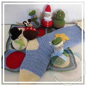 Christmas Skittle Ball Game Set - Crochet Pattern by @CCWJoanita | Featured at Creative Crochet Workshop - Sponsor Spotlight Round Up via @beckastreasures | #fallintochristmas2016 #crochetcontest #spotlight #crochet #roundup