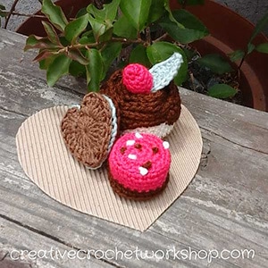 Valentine Chocolate Treats by @CCWJoanita | via I Heart Toys - A LOVE Round Up by @beckastreasures | #crochet #pattern #hearts #kisses #valentines #love