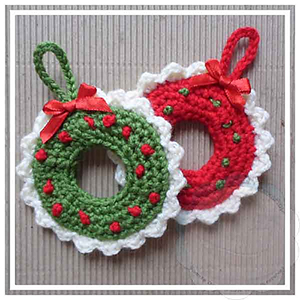 Xmas Wreath Tree Ornament - Free Crochet Pattern by @CCWJoanita | Featured at Creative Crochet Workshop - Sponsor Spotlight Round Up via @beckastreasures | #fallintochristmas2016 #crochetcontest #spotlight #crochet #roundup