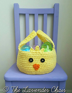 Chickadee Easter Basket | Featured at Tuesday Treasures #31 via @beckastreasures with @LavenderChair | #crochet
