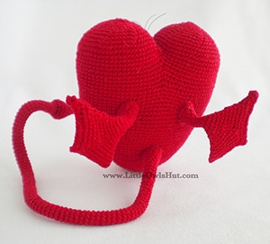 Heart with Wings and Tail by @LittleOwlsHut | via I Heart Toys - A LOVE Round Up by @beckastreasures | #crochet #pattern #hearts #kisses #valentines #love