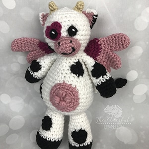 Udder Love by @CheeryChameleon via #GetStuffed | via I Heart Toys - A LOVE Round Up by @beckastreasures | #crochet #pattern #hearts #kisses #valentines #love