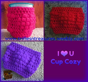 I Heart U Cup Cozy by @TriflsNTreasurs | via Be Mine Coasters & Cozies - A LOVE Round Up by @beckastreasures | #crochet #pattern #hearts #kisses #valentines #love