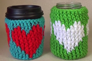 Crochet Heart Cup Cozy Tutorial by @bobwilson123 | via Be Mine Coasters & Cozies - A LOVE Round Up by @beckastreasures | #crochet #pattern #hearts #kisses #valentines #love