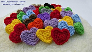 Easy Crochet Heart by @sharonojala | via I Heart Be Mine Appliqués - A LOVE Round Up by @beckastreasures | #crochet #pattern #hearts #kisses #valentines #love