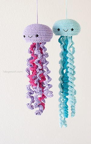 Friendly Jellyfish | Featured at Tuesday Treasures #29 via @beckastreasures with @1dogwoof | #crochet