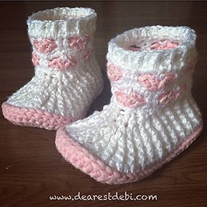 Cupid's Sweet Hearts Booties by @dearestdebi | via I Heart Hands & Feet - A LOVE Round Up by @beckastreasures | #crochet #pattern #hearts #kisses #valentines #love